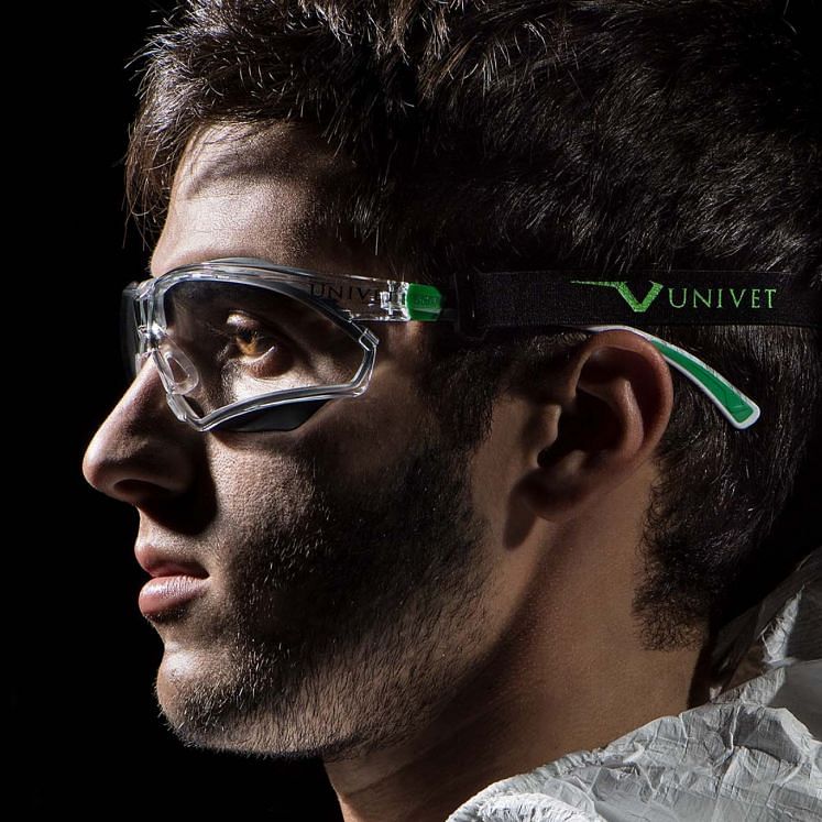 PROTECTIVE EYEWEAR WITH ELEASTIC HEAD BAND