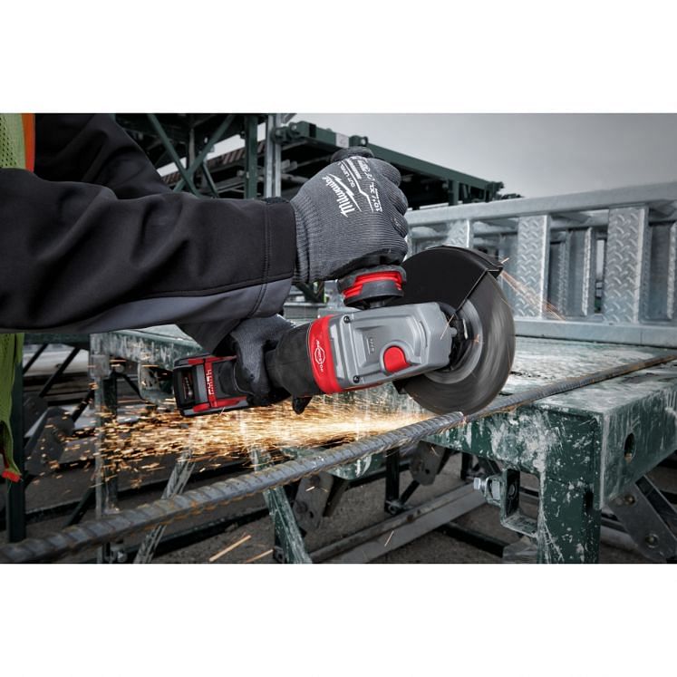 MILWAUKEE M18 FHSAG125XPDB-552X CORDLESS ANGLE GRINDER BATTERY OPERATED 18V